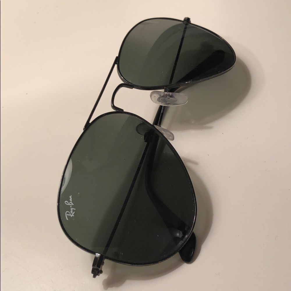 BLACK RAY BANS!!